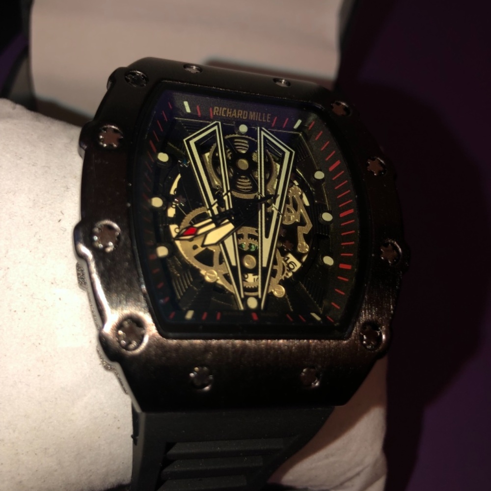 Luxury Watch - Picture 3 of 9